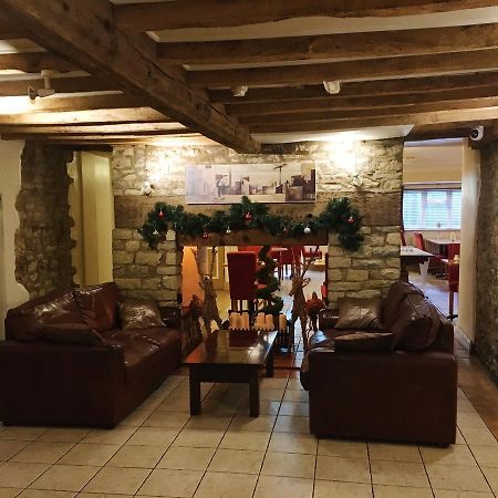 ביסטר The Tally Ho Hotel - B&B מראה חיצוני תמונה