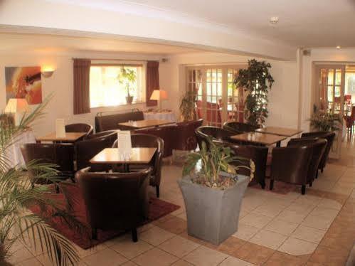 ביסטר The Tally Ho Hotel - B&B מראה חיצוני תמונה