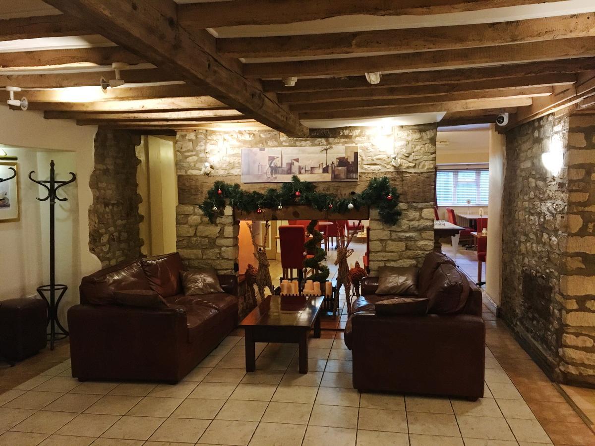 ביסטר The Tally Ho Hotel - B&B מראה חיצוני תמונה