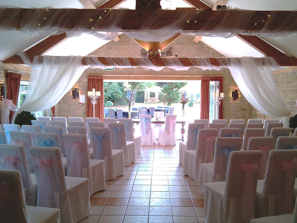 ביסטר The Tally Ho Hotel - B&B מראה חיצוני תמונה